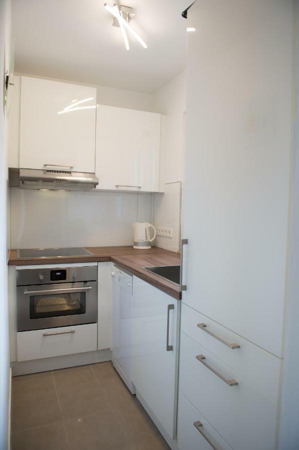 Apartmen Relax 200 M T Beach โรวีน ภายนอก รูปภาพ