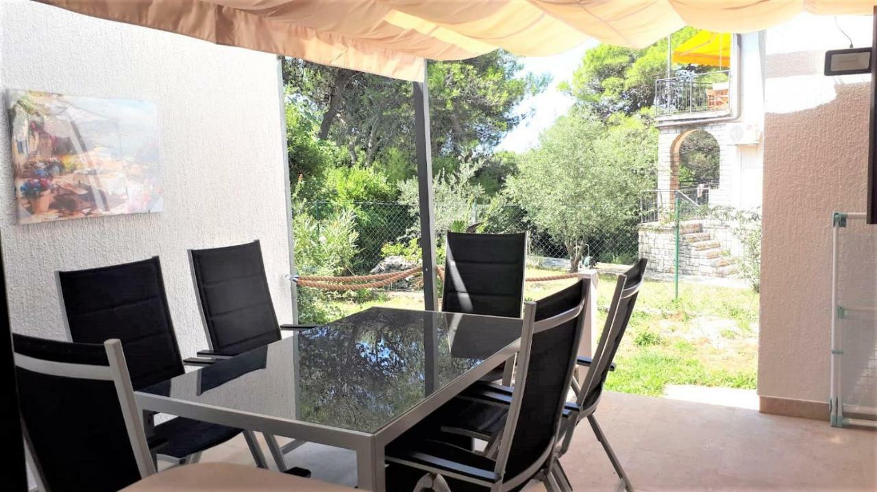 Apartmen Relax 200 M T Beach โรวีน ภายนอก รูปภาพ