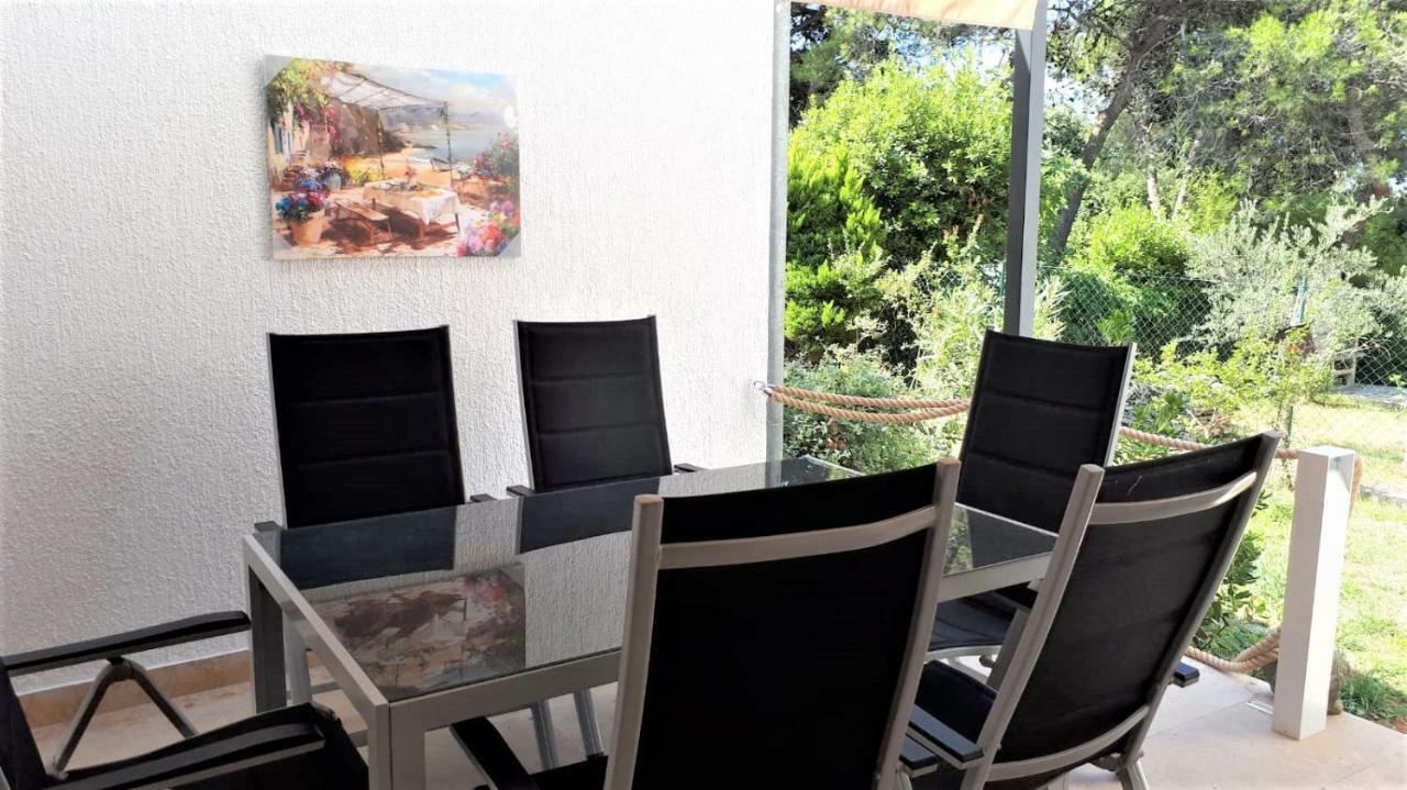 Apartmen Relax 200 M T Beach โรวีน ภายนอก รูปภาพ
