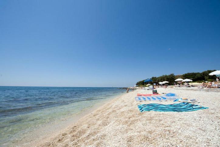 Apartmen Relax 200 M T Beach โรวีน ภายนอก รูปภาพ