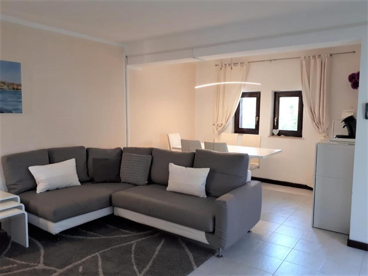 Apartmen Relax 200 M T Beach โรวีน ภายนอก รูปภาพ