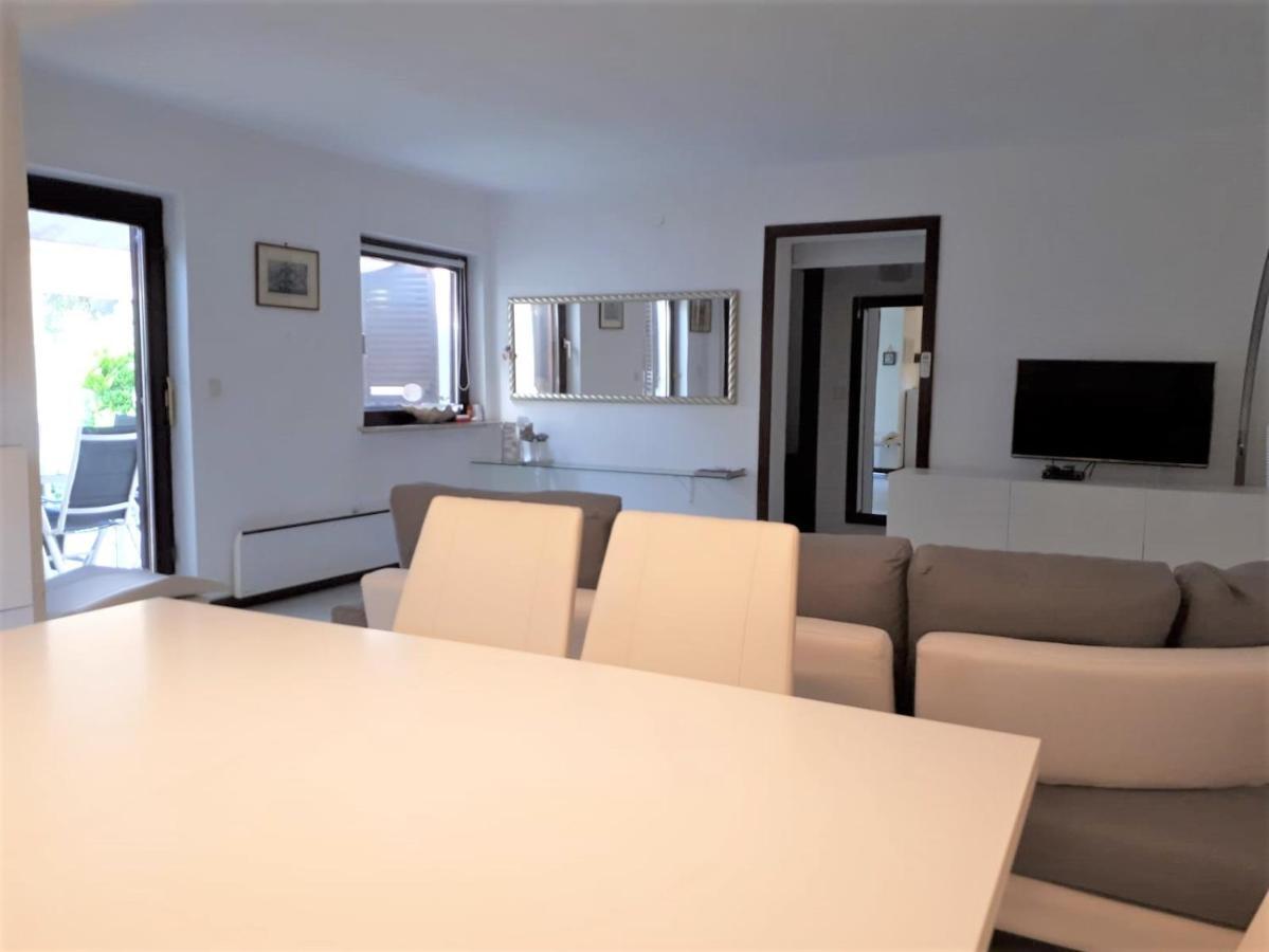 Apartmen Relax 200 M T Beach โรวีน ภายนอก รูปภาพ